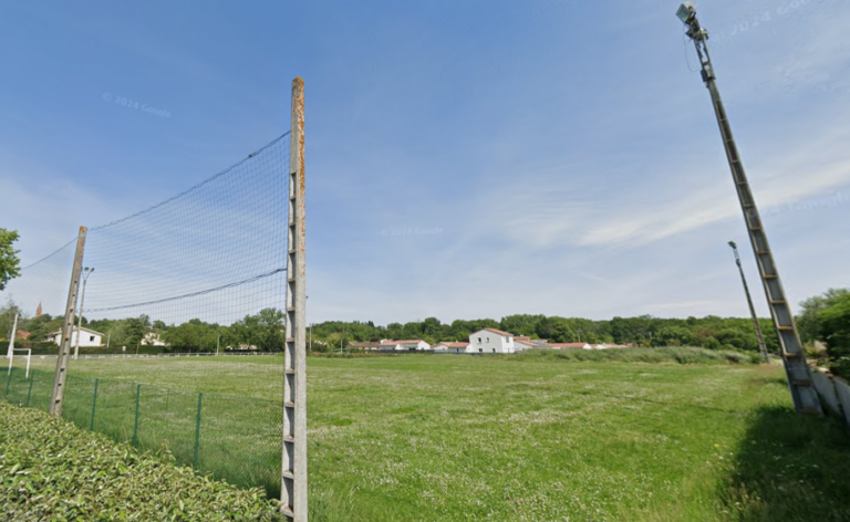 Terrain de sport de Fonsorbes qui deviendra le bassin de rétention des eaux pluviales